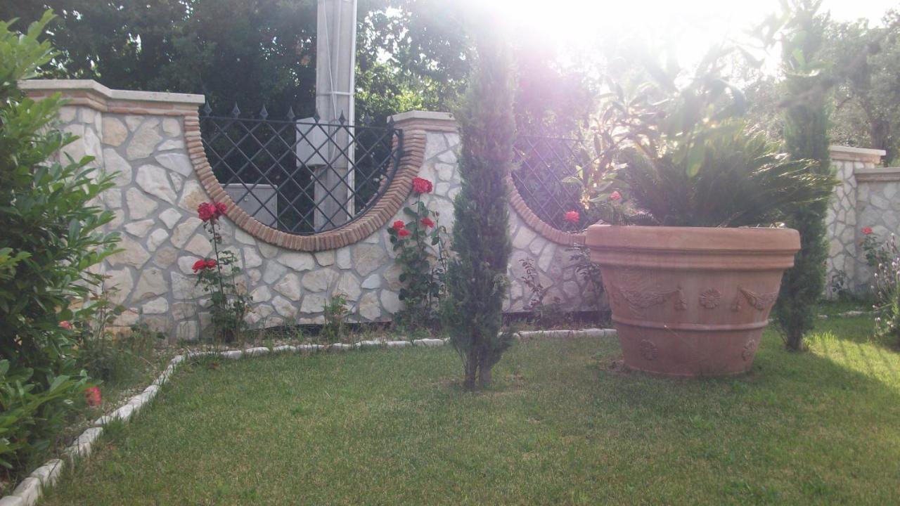 Il Giardino Degli Ulivi Bed & Breakfast Canneto  Екстериор снимка