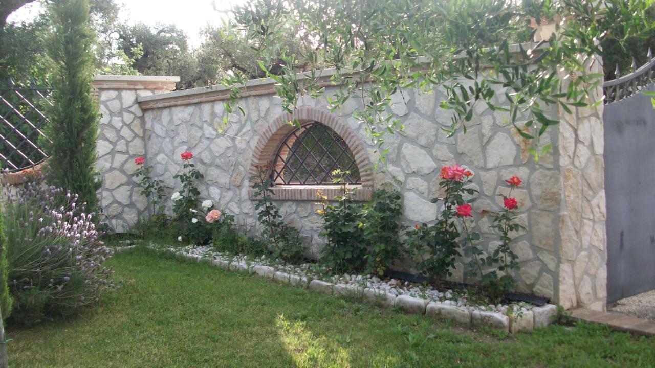 Il Giardino Degli Ulivi Bed & Breakfast Canneto  Екстериор снимка