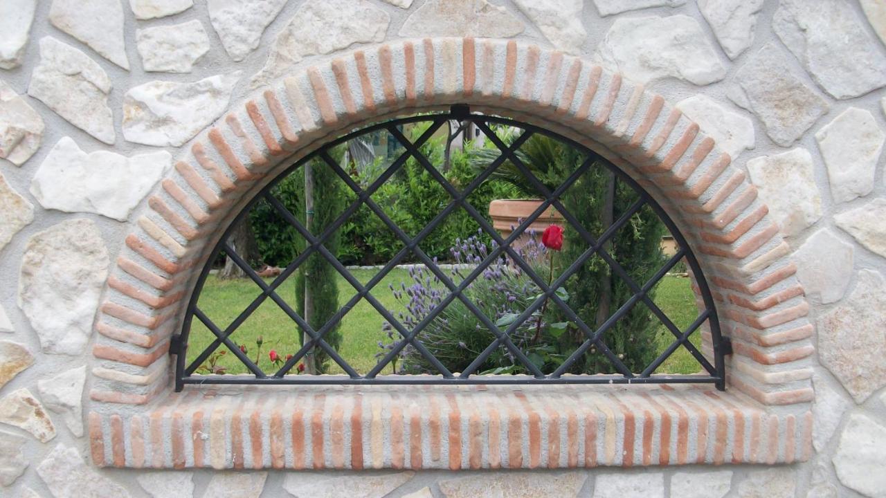 Il Giardino Degli Ulivi Bed & Breakfast Canneto  Екстериор снимка